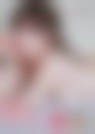 ai ヌード 少女と老人|愛する愛情裸異性愛者のカップルのベッドの上。の写真素材・画像素材 Image 46081788