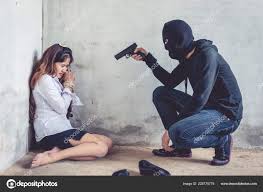 テロリスト　レイプ|暗い場所で怖い女性を攻撃するテロリストと性的虐待。レイプや性的虐待の概念。の写真素材・画像素材 Image 79947607