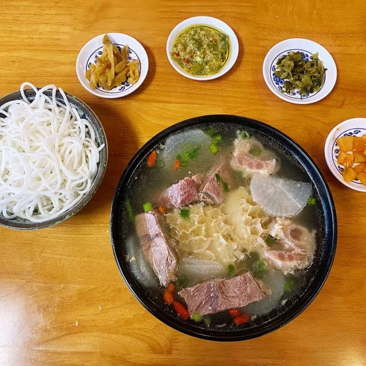 Lee’s Kitchen Noodle & Rice U Dub by null