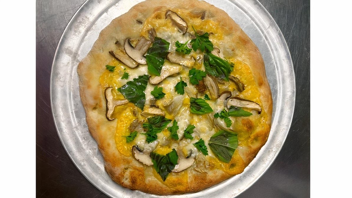 Metropolitan NY Pizza+Burgers+Cocktails by null