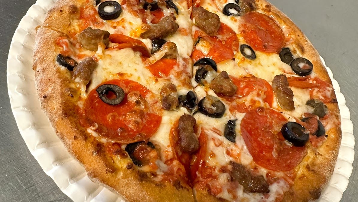 Dough Boyz Pizza & Wings by null