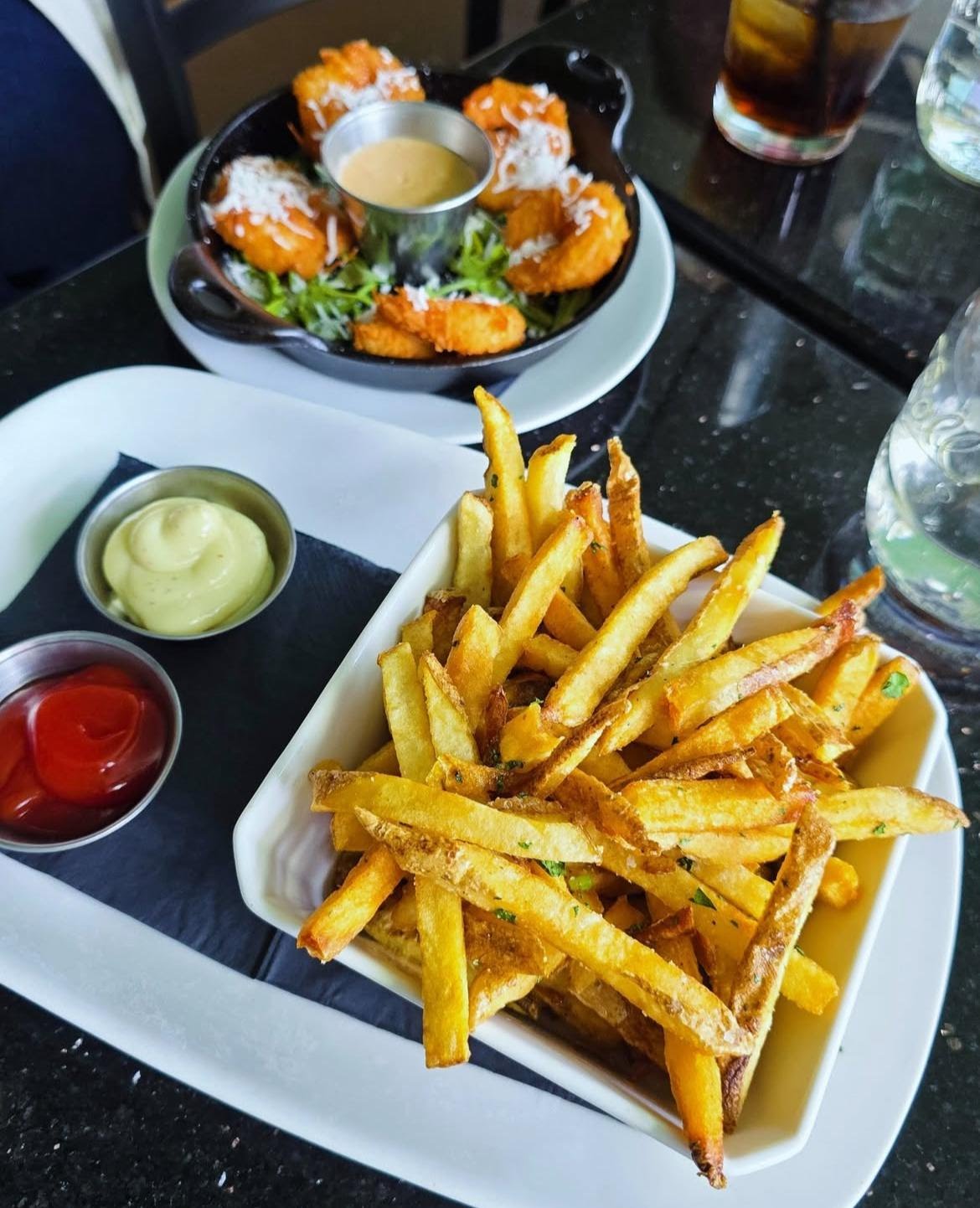 Nettie's Tavern by null