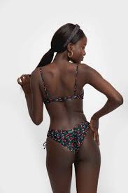 little  ebony in tight bikini |Ebony Teen Bikini Pictures | Freepik