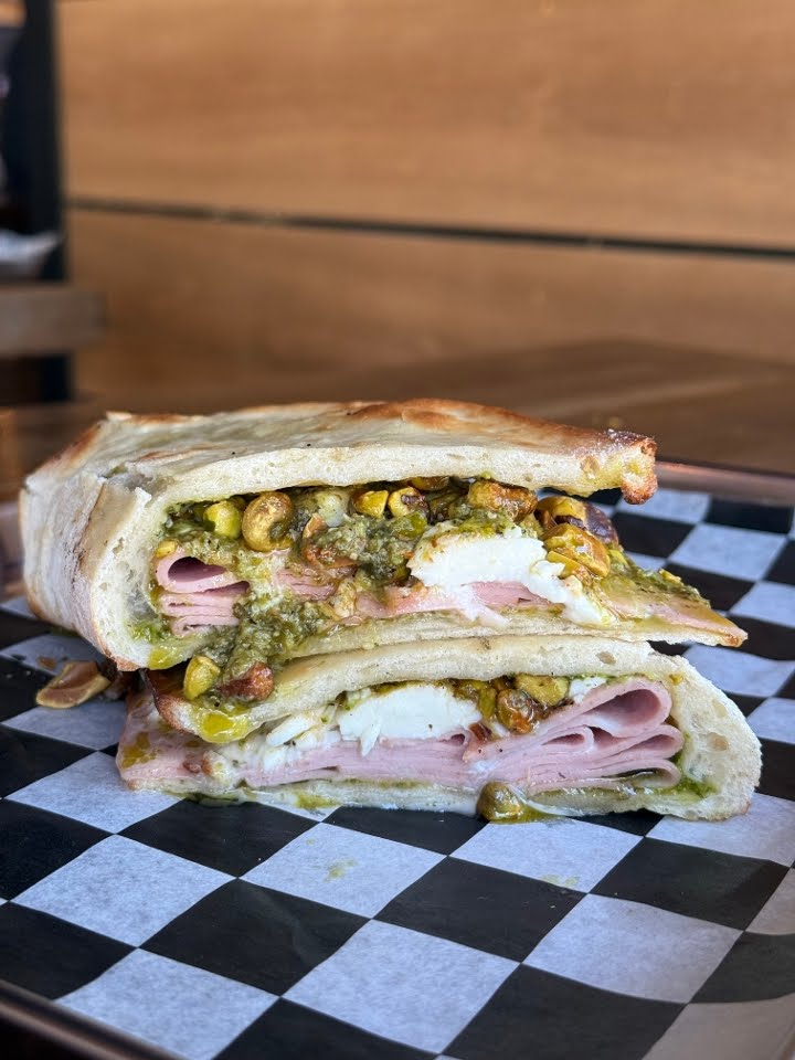 Nettie's Tavern by null