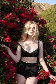 E leggy lady elle looked every inch the sophisticated young woman jpg x Elle fanning sexy