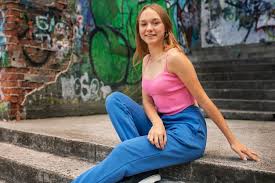 teen candid|Candid teen写真素材、ロイヤリティフリーCandid teen画像|Depositphotos