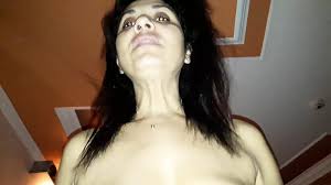 Italiano de peitos pequenos traindo com pau muito grande pego por namorado irritado jpg x Peitos pequenos pau