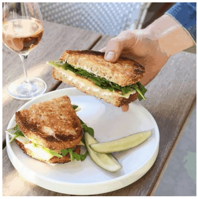 Moonlark’s Dinette by null