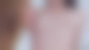 дочка без трусиков $|Дочка в носках и без трусиков лежит на кровате перед зеркалом фото -  FotoSbor.com