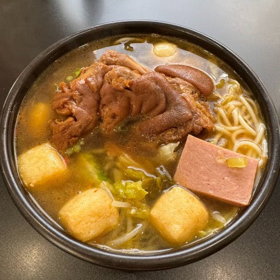 Lee’s Kitchen Noodle & Rice U Dub by null