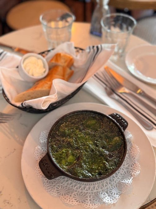 Petit Robert Bistro by null