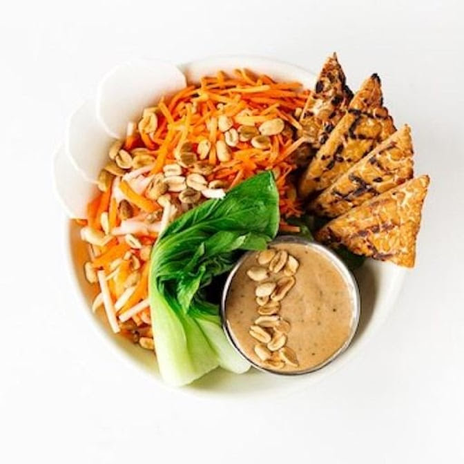 Aux Vivres Plateau by null