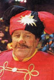 images?q=tbn:ANd9GcRi4biKidph0692G_IN2tNOqPYM5jSRul8wz6J-m1SGzIZe7e4eiw