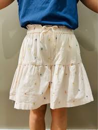 小学生女児 パンチラ|子供 しゃがむ 女の子 真夏の写真素材 - PIXTA