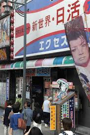  映画館　露出|写真）“露出コーデ”が賛否を呼んだ美女モデル21歳、「くびれ際立つ」大胆コーデに騒然「街で見たら気絶する」 - エンタメ - ニュース ｜クランクイン！