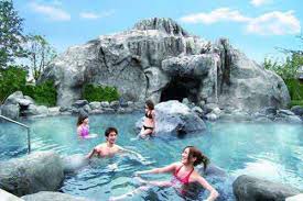 混浴|フリー素材アイドル」茜さやが振り返る、混浴温泉に潜む「ワニ」の生態と見分け方 | antenna[アンテナ]