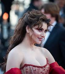 Selena gomez with short hair jpg x Selena gomez blowjob