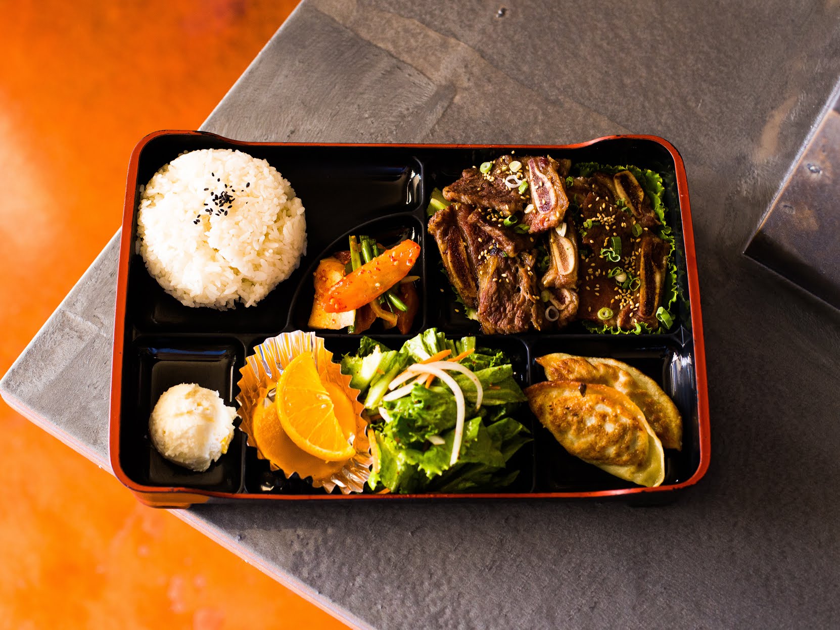 Honey pig Gomtang by null