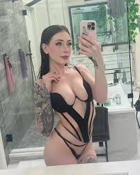 Elise laurenne instagram macaulay culkin lookalike shaking booty for a down payment on a house jpg x Elise laurenne nude