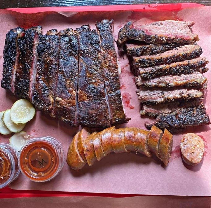 Mike's BBQ by null