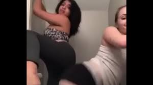 Skinny white trash twerks that ass jpg x White twerking