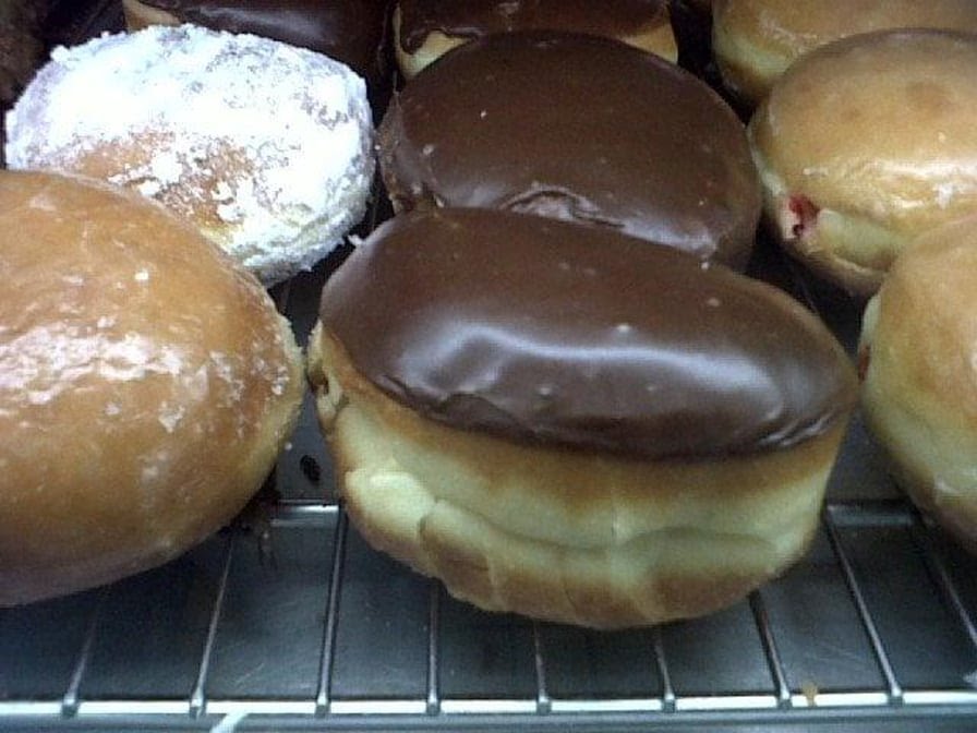 Earl's Donuts by null