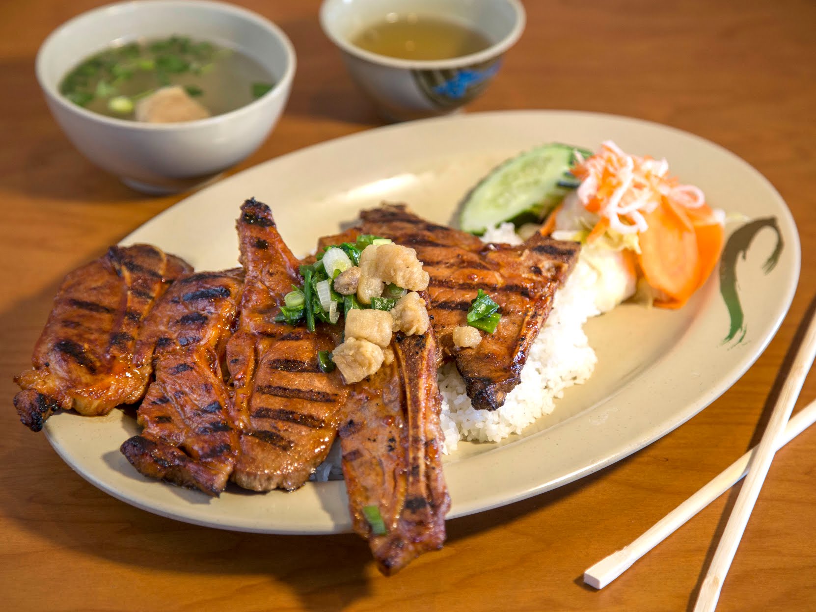 Com Tam Thuan Kieu by null