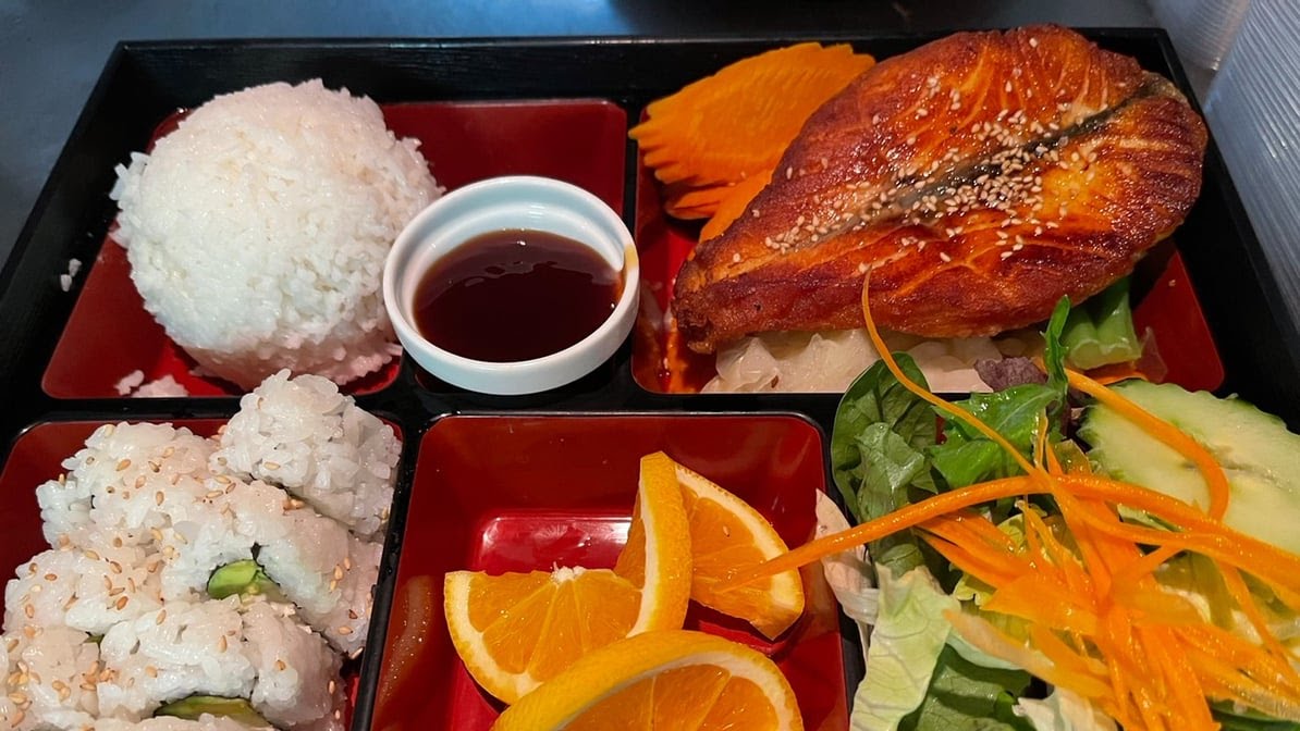 RIZE THAI SUSHI by null