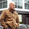 Bruce Willis, surprins în timpul unei plimbări prin Los Angeles. Cum ...