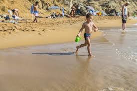 nudist  boy |nudist beachの写真・イラスト素材一覧(10,000件) | ストックフォトの Qlean Market（キュリンマーケット）