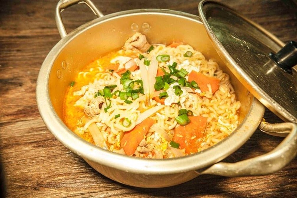 Ohho Noodles Market by null