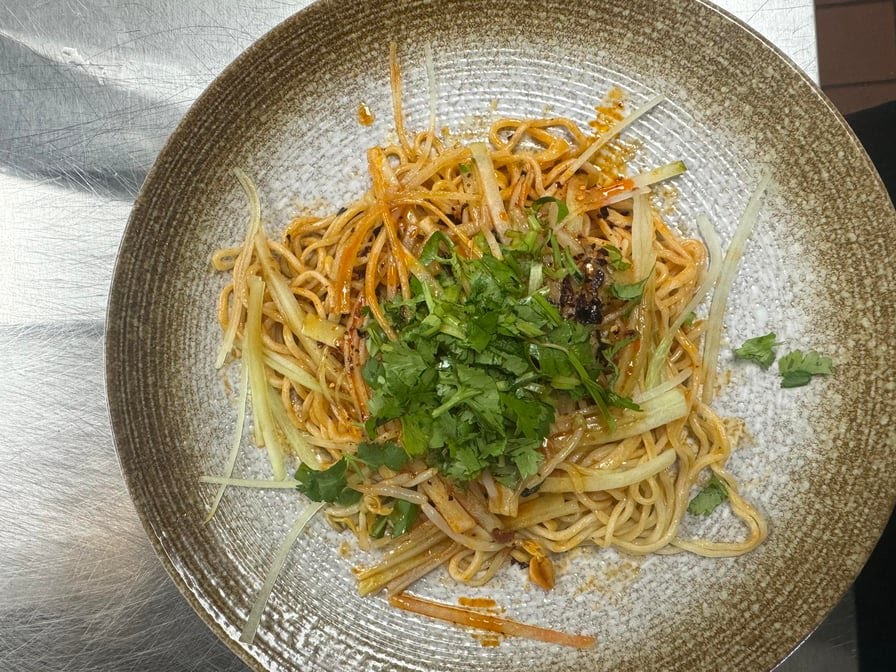 Meet up noodle 碰个面 by null