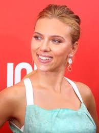 Scarlett johansson attends the emmy awards at news photo jpg x Scarlett johansson