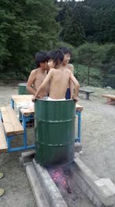 ドラム缶 風呂 裸|お風呂】 42min FC限定🎥【前編2本組】ドラム缶風呂に最大火力で入浴する温泉女子♨️ 山を貸切り丸見え露天風呂 混浴カップル可能な湯  Glamping drum bath お風呂女子こての/Koteno🛁*。 (こての🛁*。)の商品｜ファンティア[Fantia]