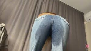 Hermosa mujer de culo redondo se muestra en jeans apretados sexy cameltoe jpg x Jeans ajustado