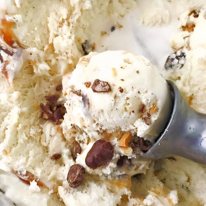 The Enormous Crocodile & Shake Bar by null