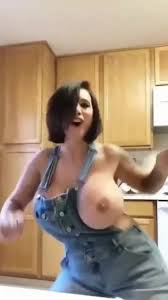 Dancing bear porn videos jpg x Milf dancing