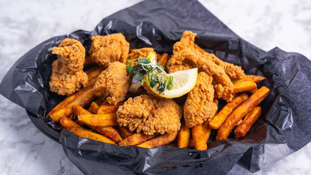 Iconz Sports Bar & Lounge in Atlanta
