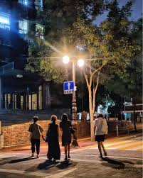 길거리뒷모습'|거리를 걷는 사업 사람들의 뒷모습 로열티 무료 사진, 그림, 이미지 그리고 스톡포토그래피. Image 88644193