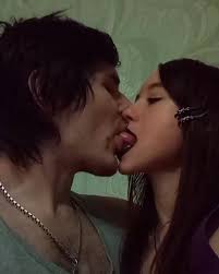 Kissing with long tongue jpg x Long tongue kissing