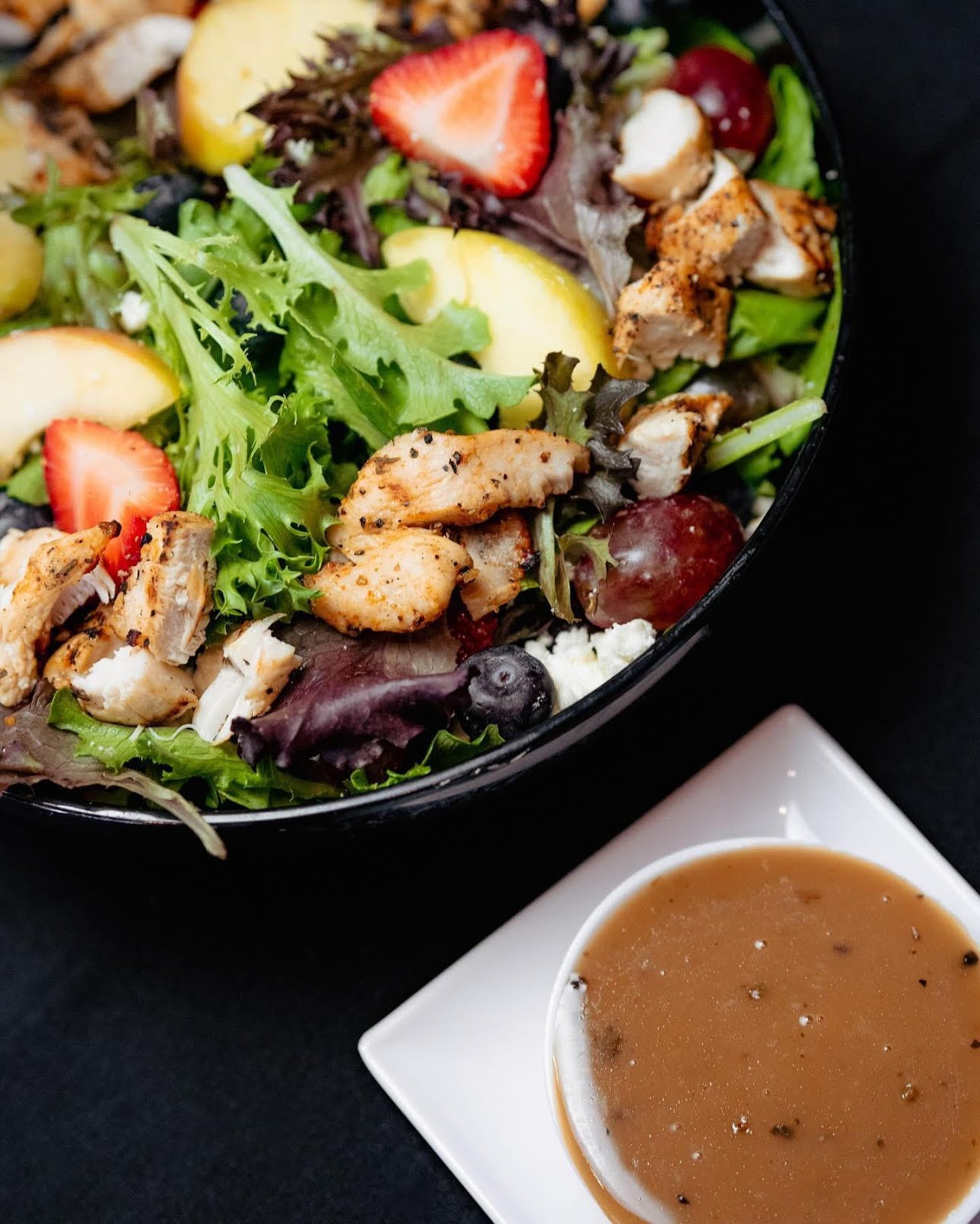 Noir Kitchen & Cocktails by null