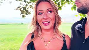 Lexie years old saleswoman in a pet store in gap jacquie et michel jpg x Jacquie et michel tv