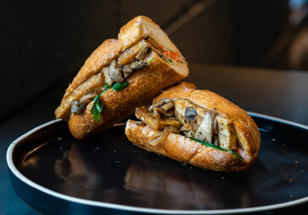 Les Banh Mi by null
