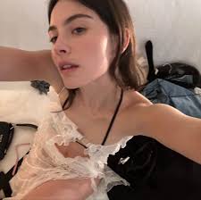 비비 fakenude|New Source 뉴소스 | 쉿, 아무도 모르게 해. 비비의 이중생활을 가수 비비(@nakedbibi)는 현재 이중생활 중!  무대에서는 비비의 독보적인 매력이 넘치는 가수의 모습을, 무대 아래에서는 비비의 본명인 '김형서'로써, 털털한 그대로의 모습을  선보입니다.⭐ 비비의... |