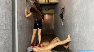 Eaftggaaaa jadfyyfotihhqfqx jpg x Human carpet
