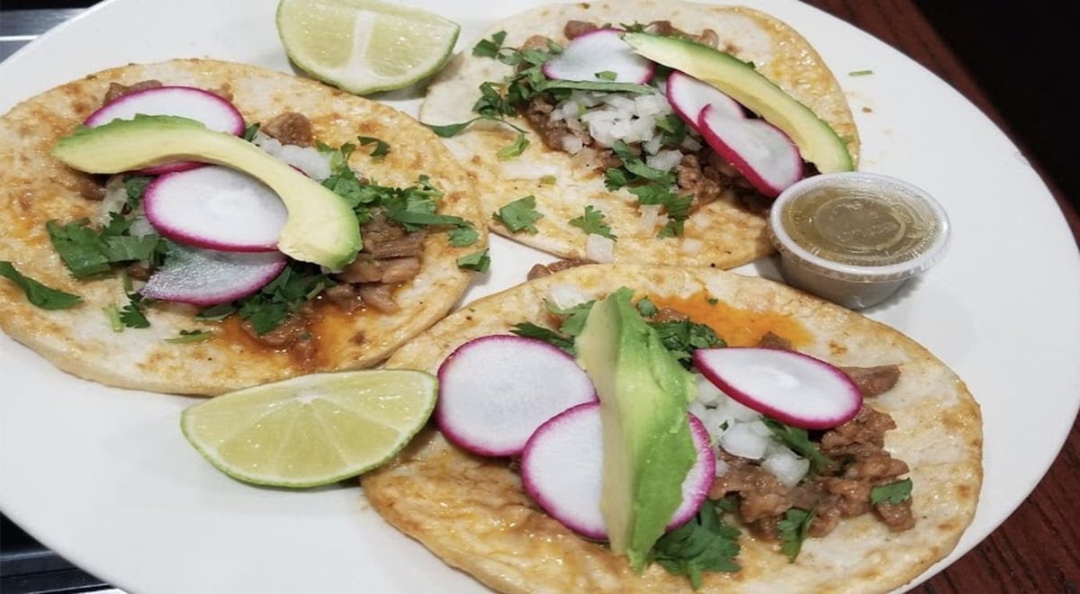 Pupuseria Mana by null