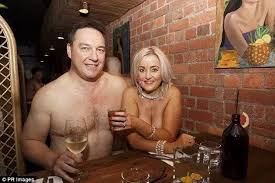 裸体餐厅|法国首家裸体餐厅开业，想吃饭先脱光！_行业动态_行业资讯_辽宁省饭店餐饮协会