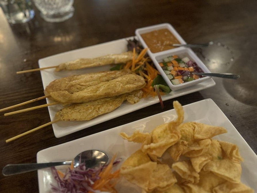 Le Ros Thai Asian Cuisine & Bar by null