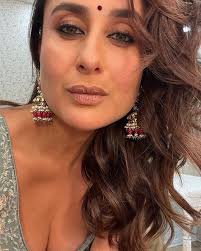 Sensual looks of kareena kapoor khan cms x Kareena kapoor sexy