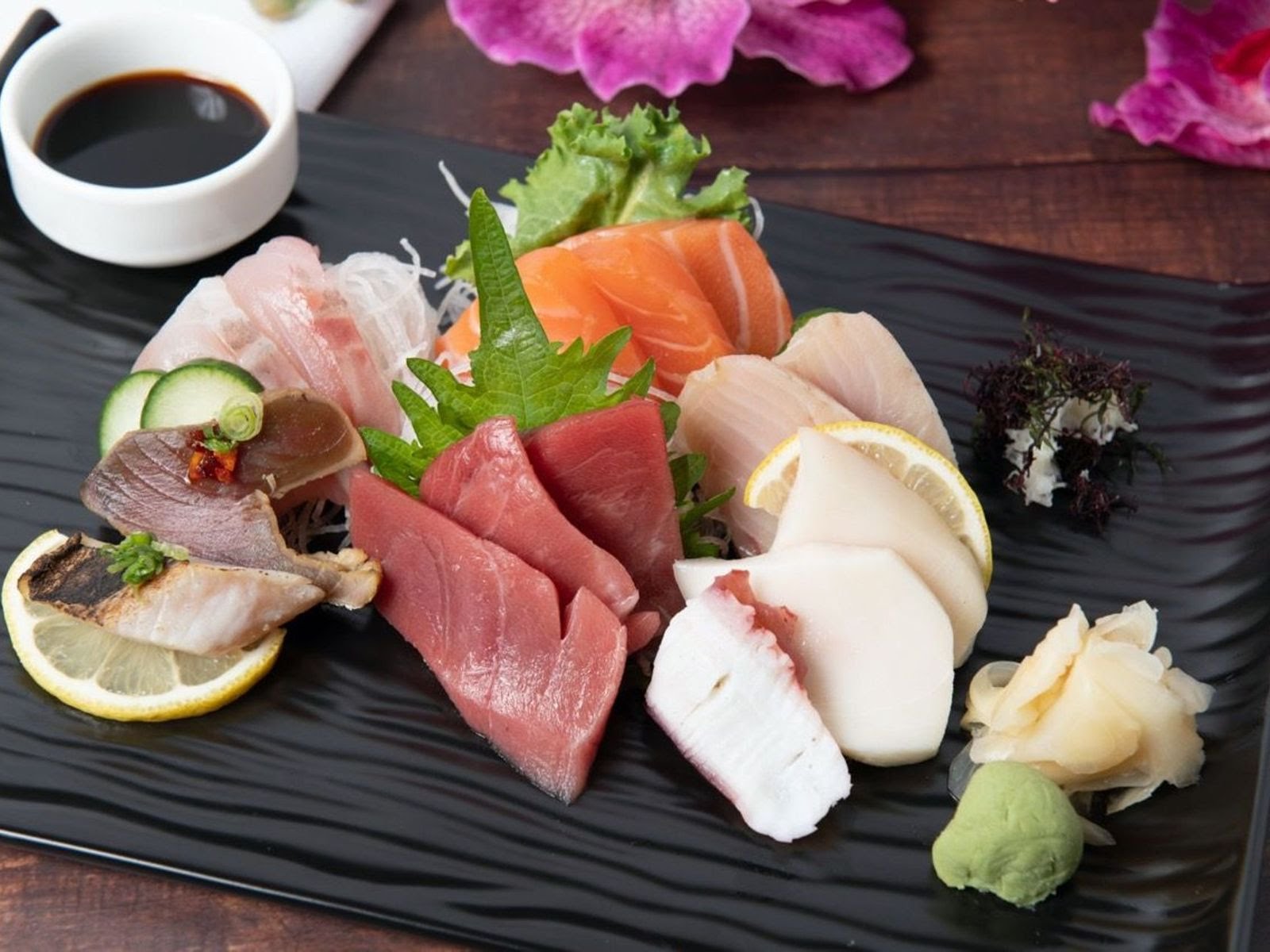 Red Bar Sushi & Best Thai Kitchen by null